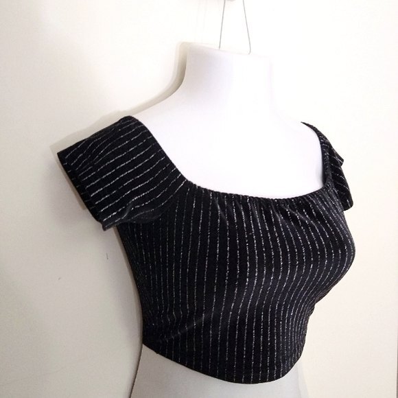 Forever 21 Black and Silver Crop Top Sz M - Picture 2 of 5